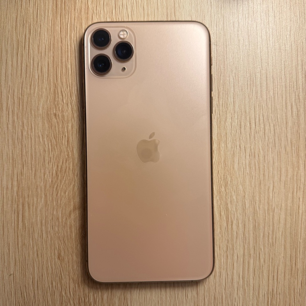 Apple Iphone 11 Pro Max Unlocked Gold - Picture 2 of 4